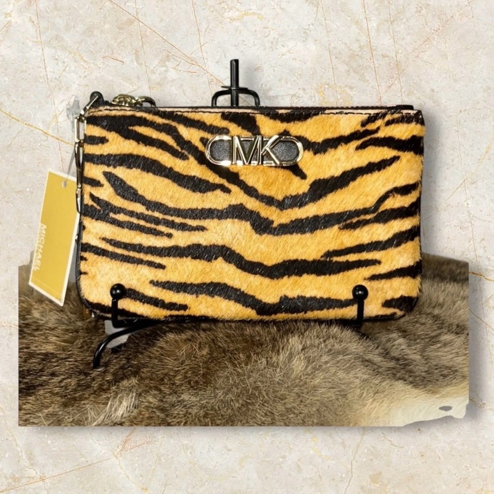 Michael Kors Parker Marigold
Key Card Holder Dyed Calf Hair 5.5'× 3.25" NWT $178 - Picture 2 of 5